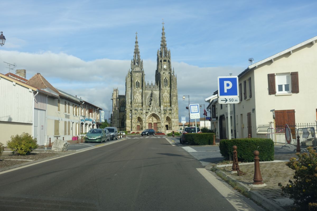 Lire la suite à propos de l’article Notre Dame de l’Epine : une basilique à la campagne