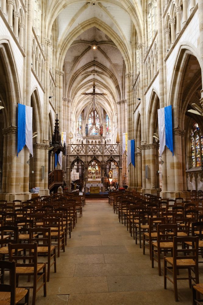 Basilique notre dame de l'épine. La nef.