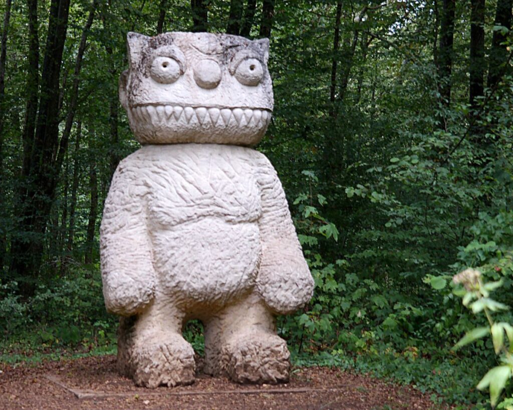 Randonnée du vent des forêts sculpture installée
