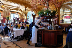 Lire la suite à propos de l’article L&rsquo;Excelsior, la brasserie fleuron de l&rsquo;Ecole de Nancy