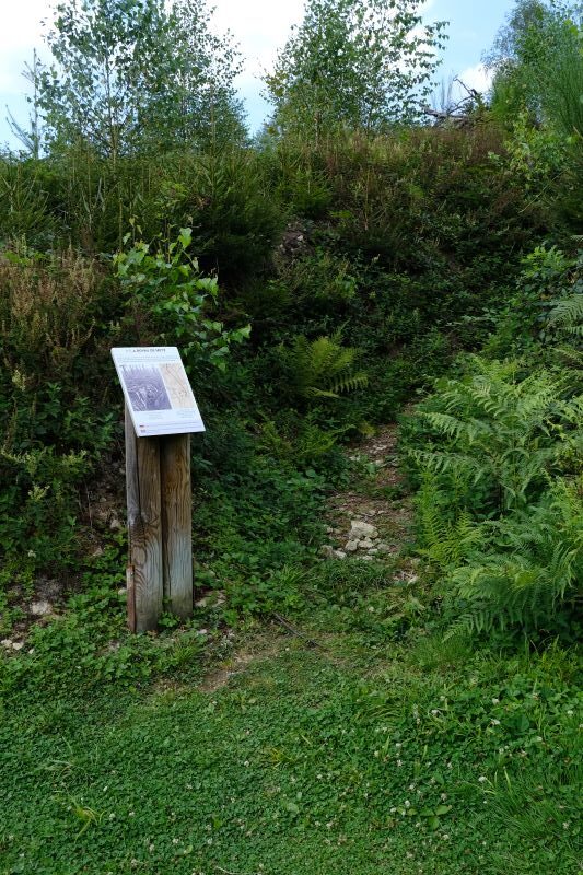 entrée du boyau de Metz dans le camp du ravin du génie àLachalade