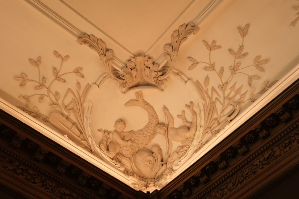 détail du plafond de la salle carrée de la bibliothèque bénédictine de saint-Mihiel