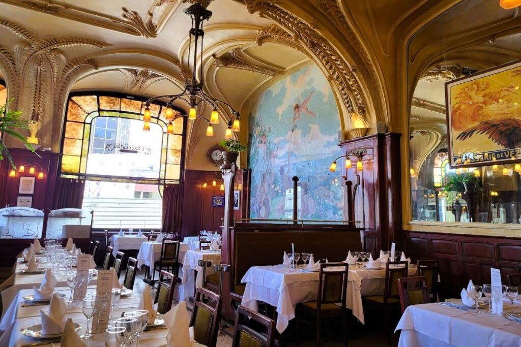 Les restaurants avec un décoe Ecole de Nancy à Nancy