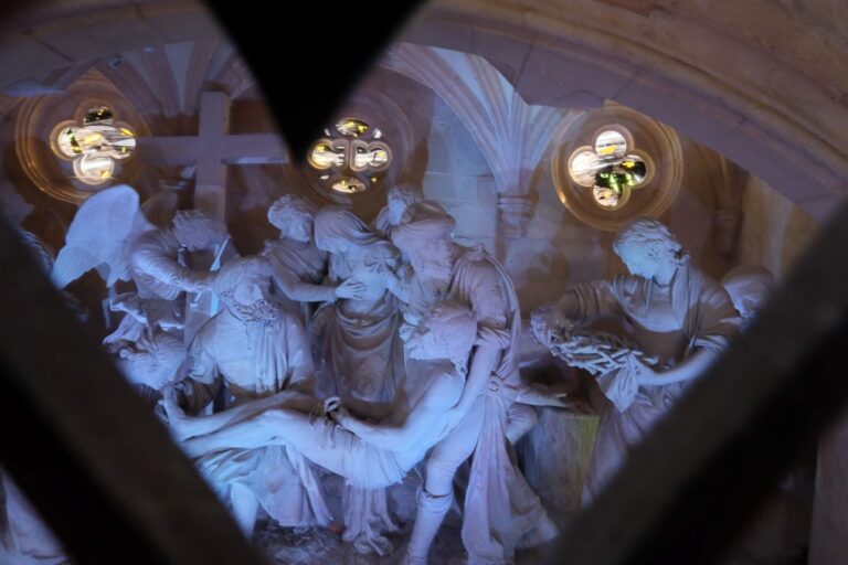 Le sépulcre de Ligier Richier derrière ses grilles de l'église Saint Etienne à Saint Mihiel